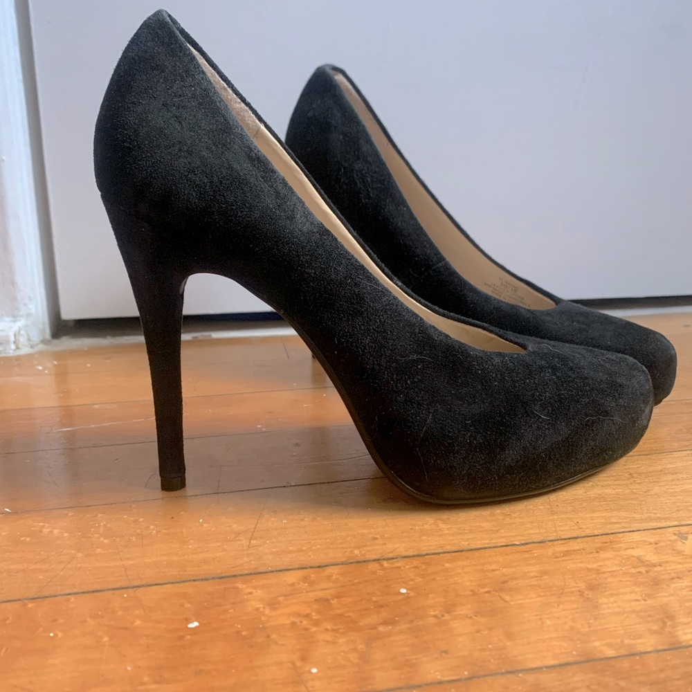 BCBG black suede high heels size 8 like new